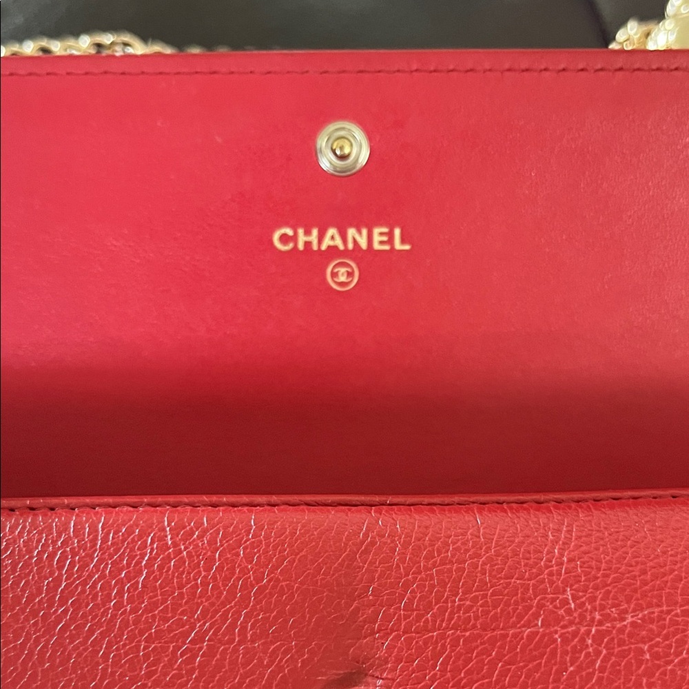 Chanel Red Crossbody Bag with Gold Chain - Picture 5 of 6